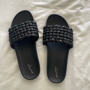 universal thread black sandals size 8.5, brand new
